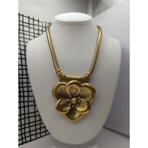 Stella & Dot Jewelry - Stella And Dot Vintage Bloom Necklace 3D Chunky Metal Gold Floral Statement Pend